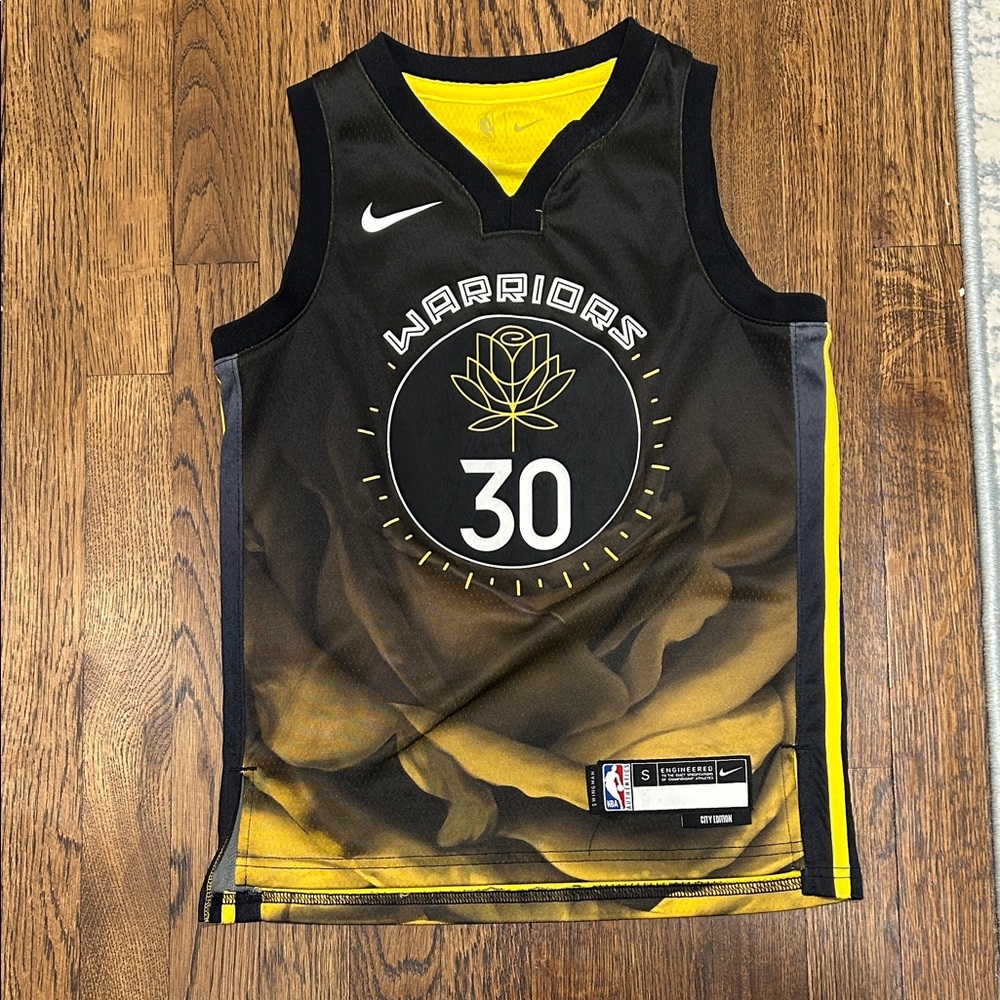 Authentic warrior’s #30 Curry Jersey Black and Gold Basketball Jersey size small
